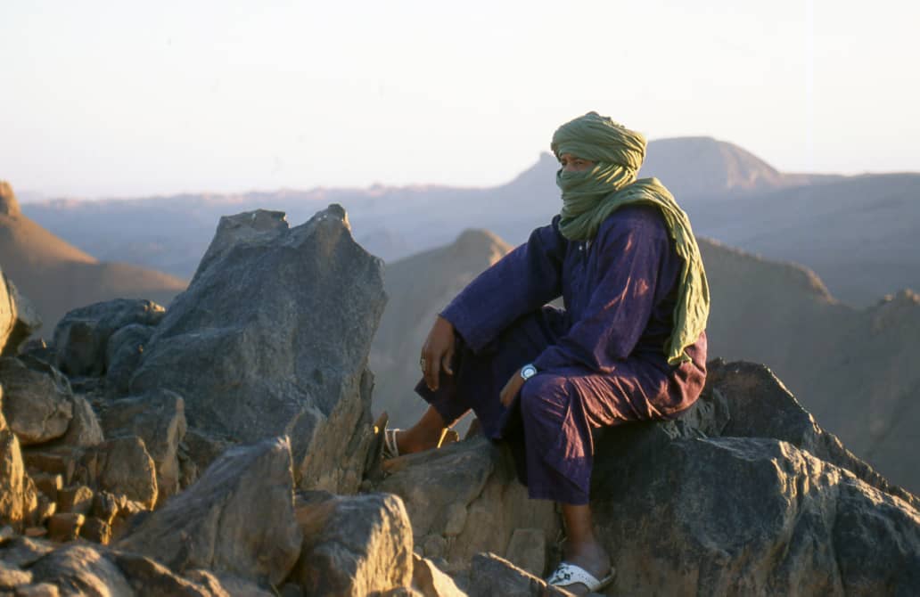 À la Mémoire Éternelle de M. Arouj : L’Homme qui Captiva le Sahara